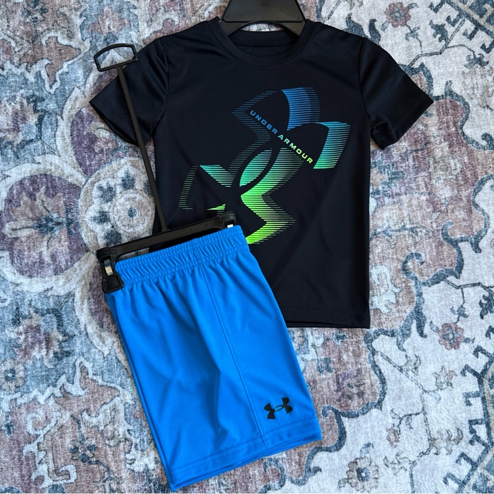 Under Armour boys size 4 matching sets new
